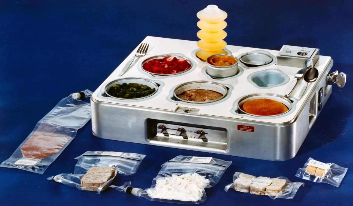 ارائه رژیم غذایی به فضانوردان توسط ئکتر هوا و فضا