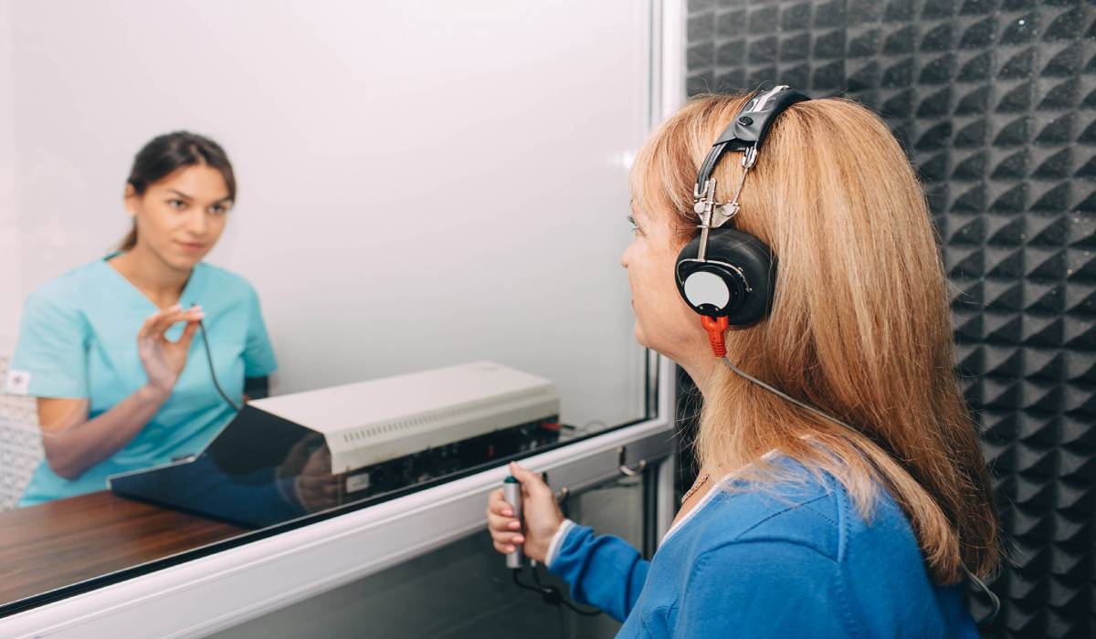 بررسی اثر عفونت گوش با تست شنوایی
