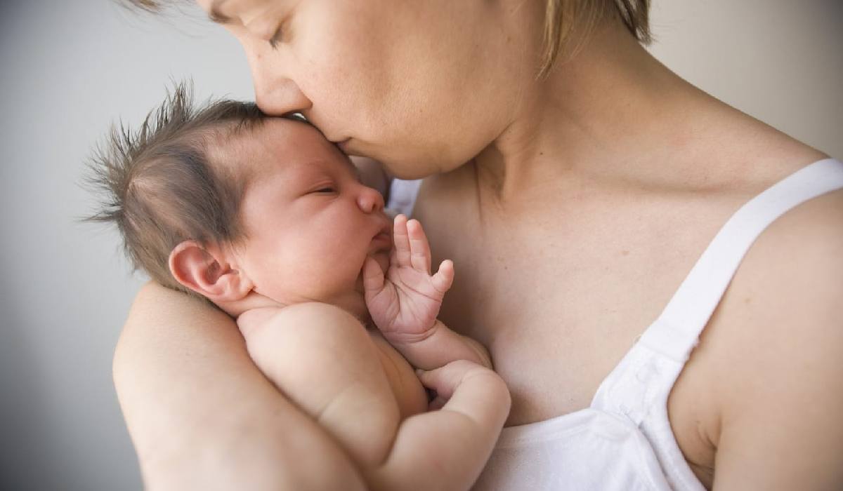 جهت قرارگیری نوزاد و شرایط مادر، تعیین کننده نوع زایمان است.