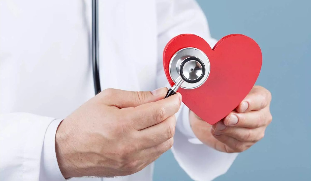 مراجعه به متخصص قلب برای تشخیص گرفتگی رگ قلب