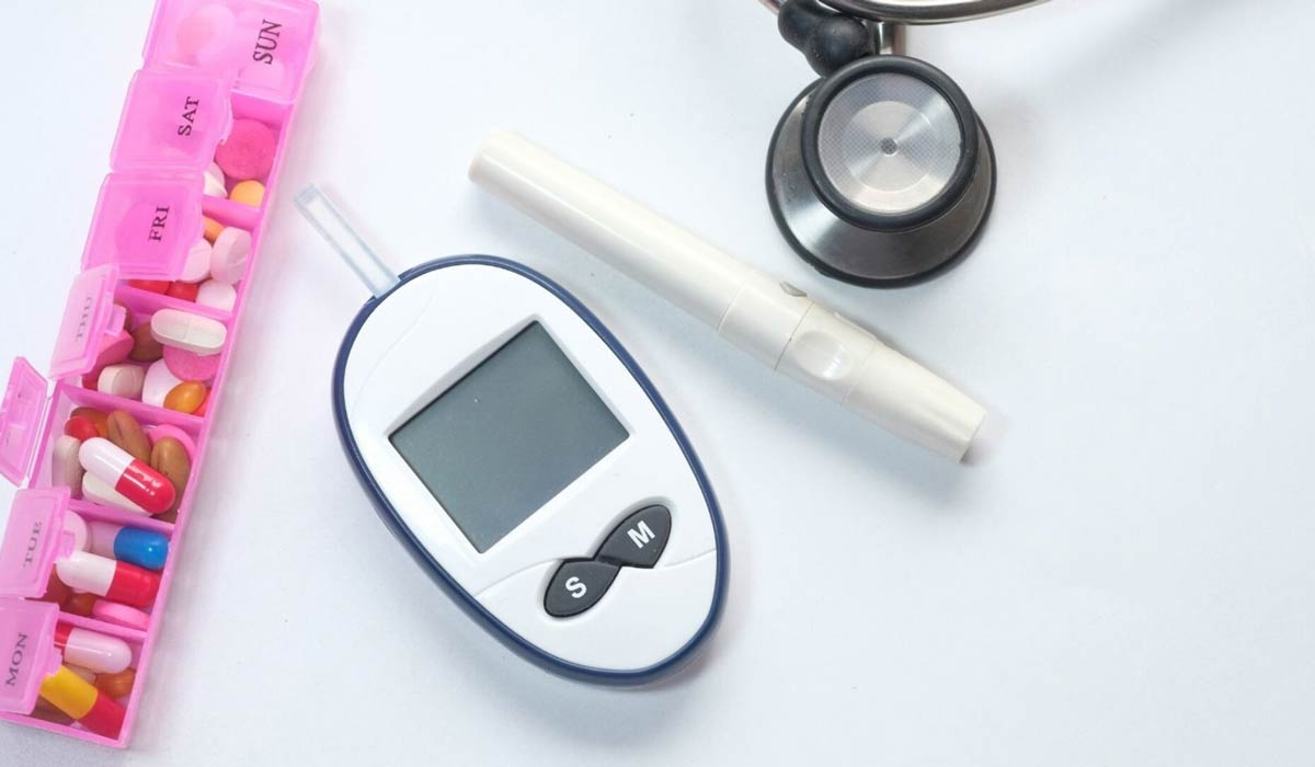 درمان دیابت با بررسی مستمر و مصرف قرص