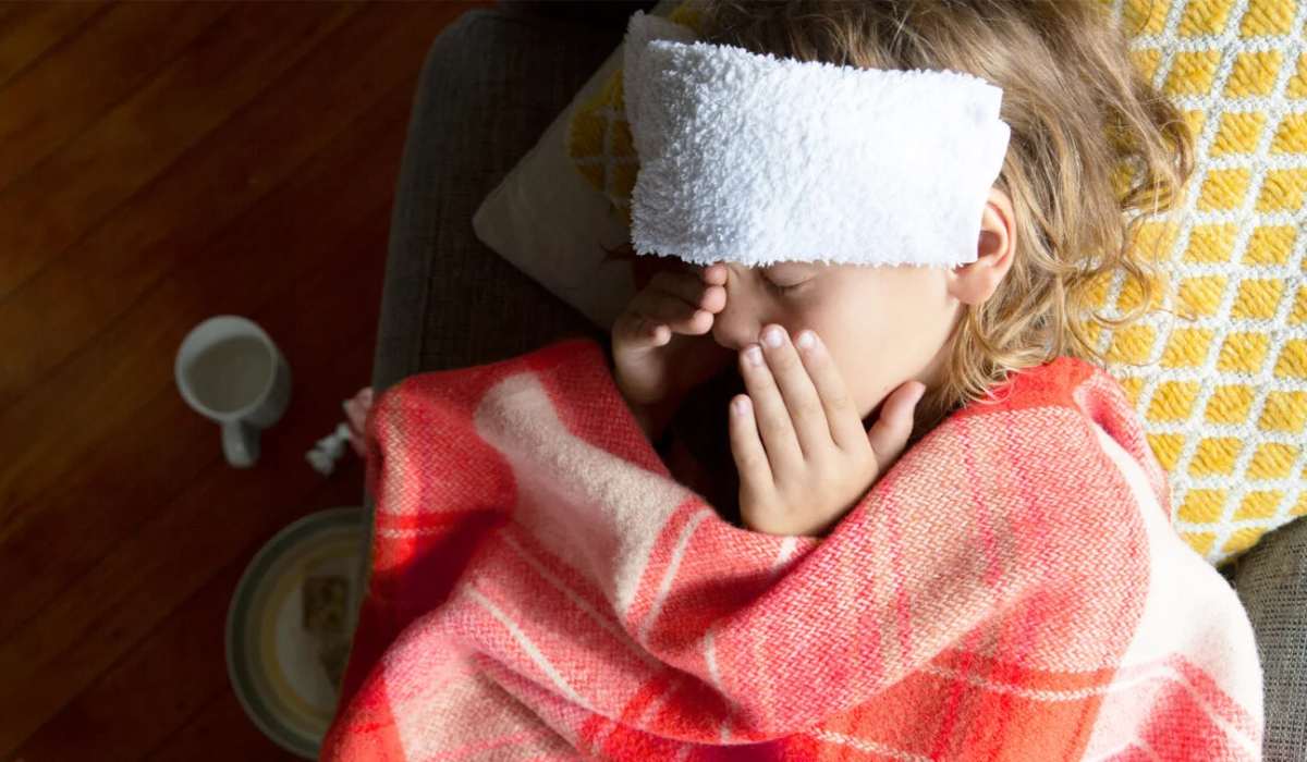 کودک مبتلا به عفونت‌های باکتریایی با علائم تب و سرفه کودکان