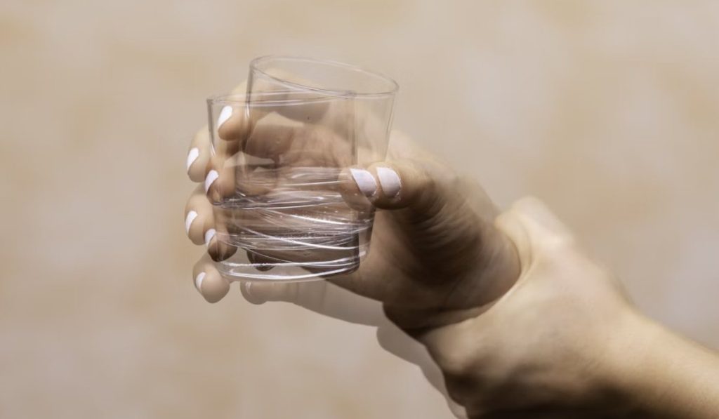 لرزش دست