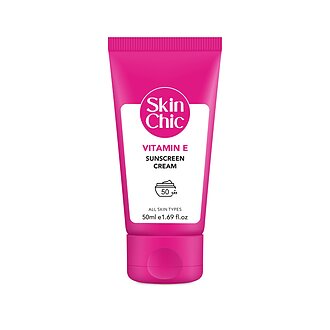 کرم ضد آفتاب ویتامین ای SPF50